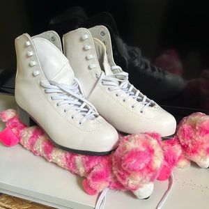 Ice skates, Blade guards and covers all INCLUDED